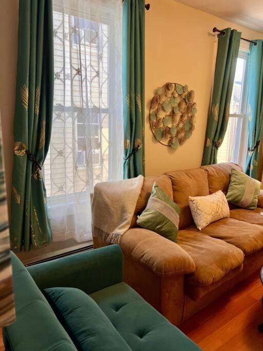 Your Home Away From Home - Jamaica Plain, Бостон Экстерьер фото